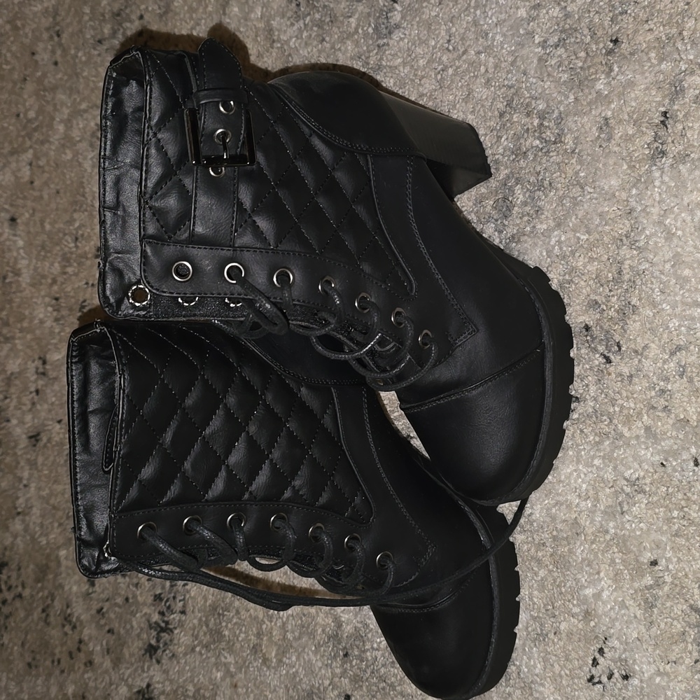 Forever Link Black Lace-Up Quilted Boots